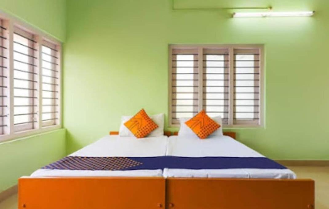 Zaina Tourist Home Kollam Buitenkant foto