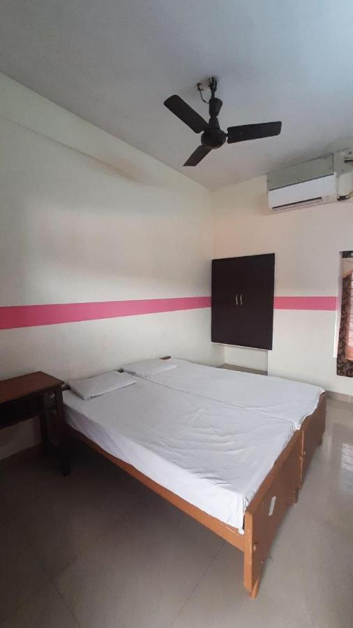 Zaina Tourist Home Kollam Buitenkant foto