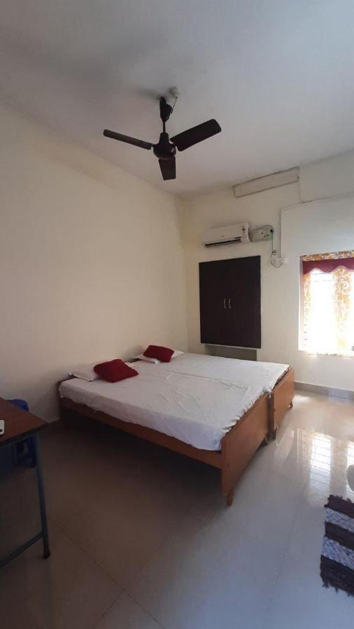 Zaina Tourist Home Kollam Buitenkant foto