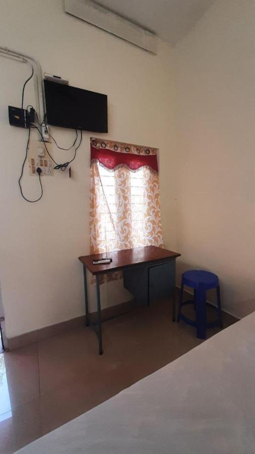 Zaina Tourist Home Kollam Buitenkant foto