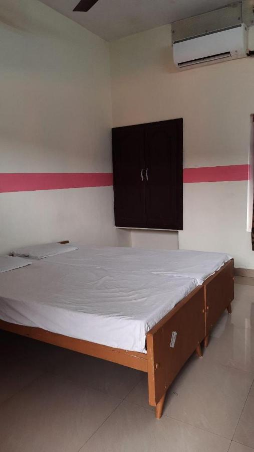 Zaina Tourist Home Kollam Buitenkant foto