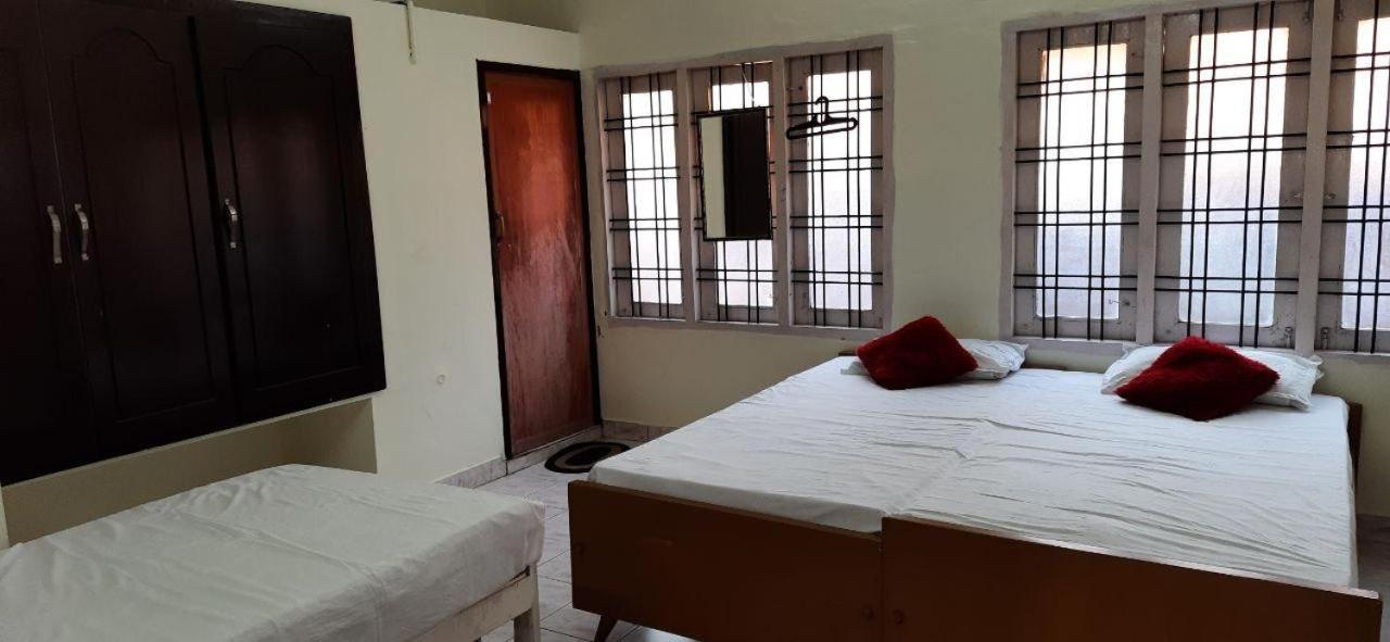 Zaina Tourist Home Kollam Buitenkant foto