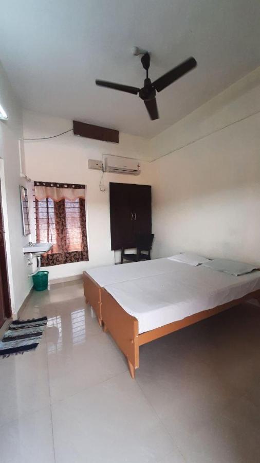 Zaina Tourist Home Kollam Buitenkant foto