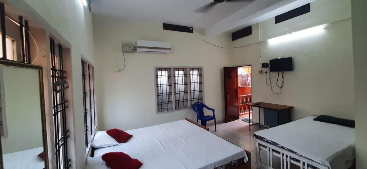 Zaina Tourist Home Kollam Buitenkant foto