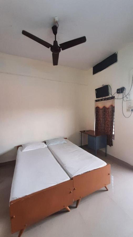 Zaina Tourist Home Kollam Buitenkant foto